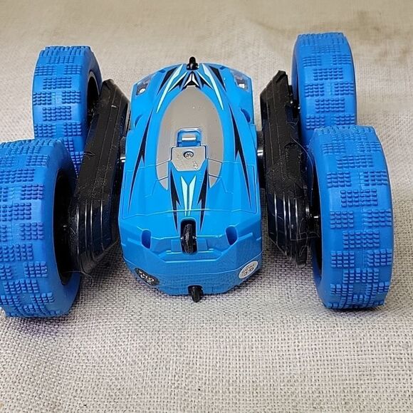 3 Stunt Car Double Side Roll Race Stunt Cars with remotes - Picture 8 of 11